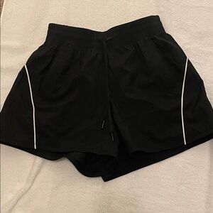 NWOT Lululemon Black License to Train 4” Shorts